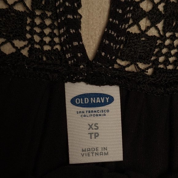 Black and white patterned romper with crochet detail yoke - Picture 3 of 6